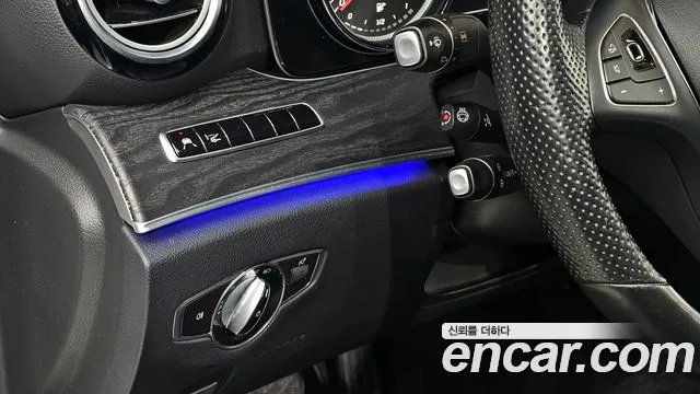 Mercedes-Benz E-Class 2018 — фото 16