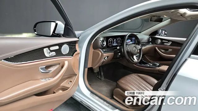 Mercedes-Benz E-Class 2017 — фото 11
