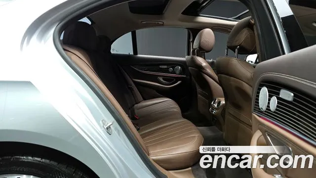 Mercedes-Benz E-Class 2017 — фото 12