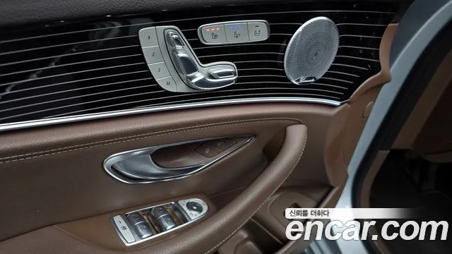 Mercedes-Benz E-Class 2017 — фото 17