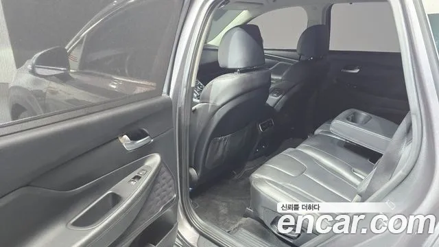 Hyundai Santafe 2022 — фото 11