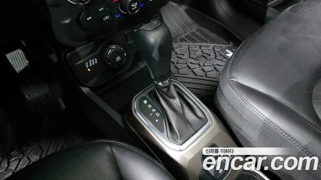 Jeep Renegade 2021 — фото 9