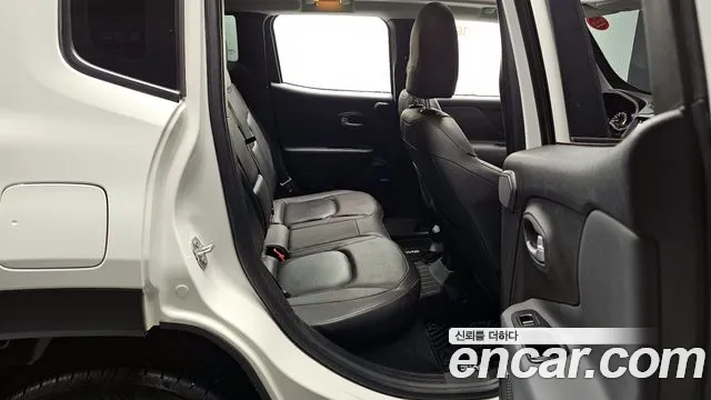 Jeep Renegade 2021 — фото 12