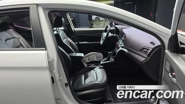 Hyundai AVANTE 2018 — фото 11