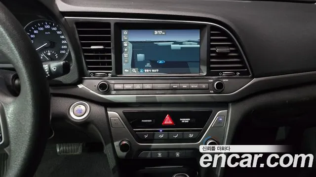 Hyundai AVANTE 2018 — фото 15