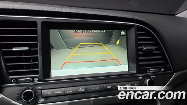 Hyundai AVANTE 2018 — фото 16