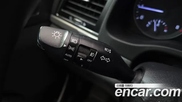 Hyundai AVANTE 2018 — фото 17