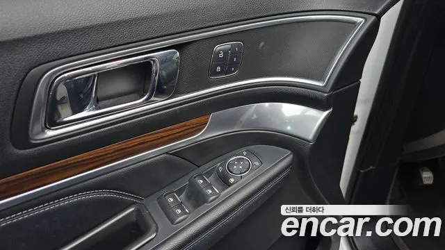 Ford Explorer 2018 — фото 17