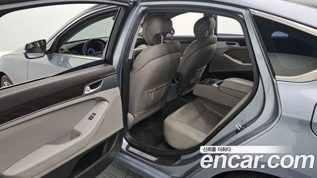 Hyundai Genesis 2016 — фото 12