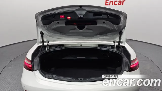 Mercedes-Benz E-Class 2022 — фото 20
