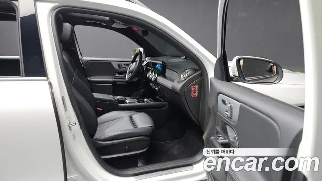 Mercedes-Benz GLB-Class 2021 — фото 18