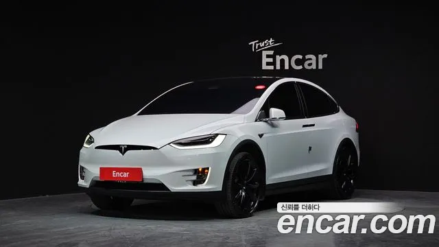 Tesla Model X 2020 — фото 1