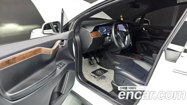 Tesla Model X 2020 — фото 10