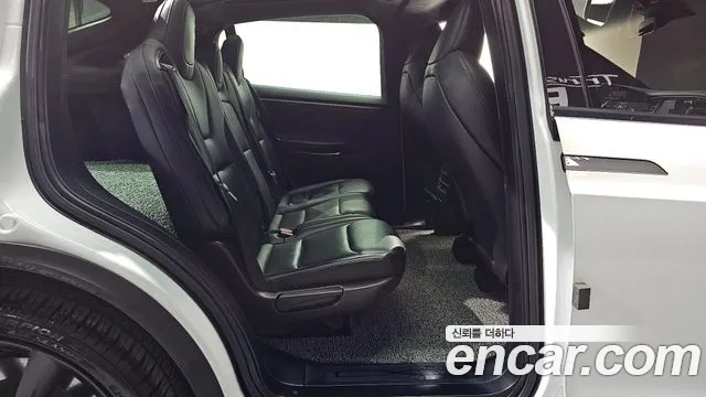 Tesla Model X 2020 — фото 13