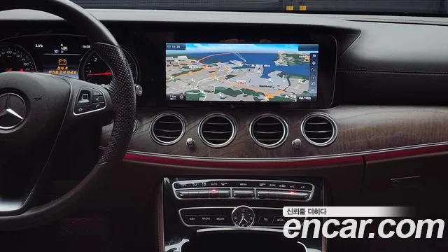 Mercedes-Benz E-Class 2017 — фото 15