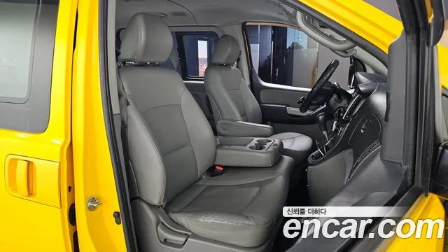 Hyundai Starex 2017 — фото 10