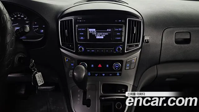 Hyundai Starex 2017 — фото 16