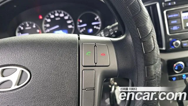Hyundai Starex 2017 — фото 17