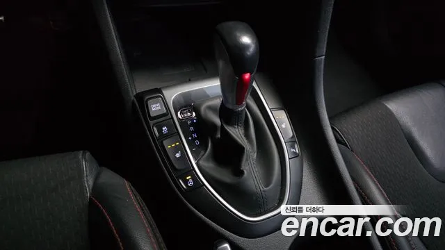 Hyundai Veloster 2018 — фото 9