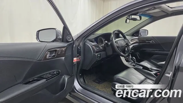 Honda Accord 2017 — фото 10