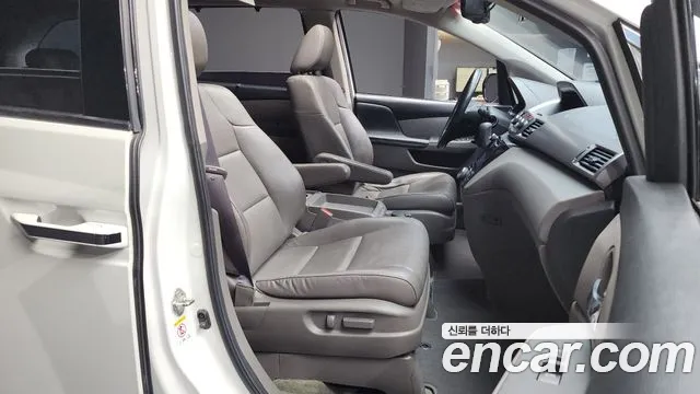 Honda Odyssey 2016 — фото 11