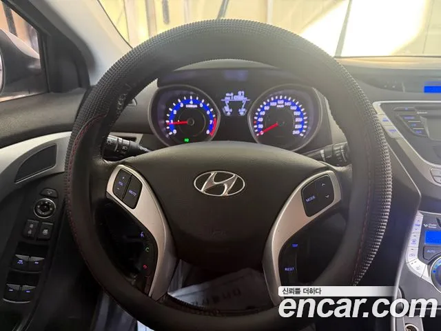 Hyundai AVANTE 2012 — фото 13