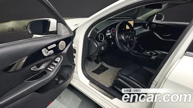 Mercedes-Benz C-Class 2017 — фото 11