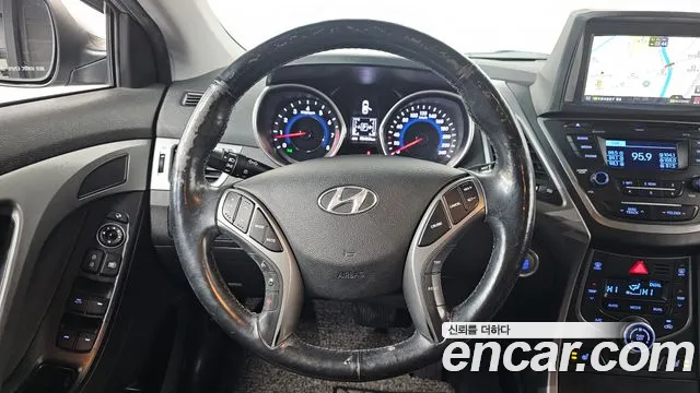 Hyundai AVANTE 2014 — фото 13
