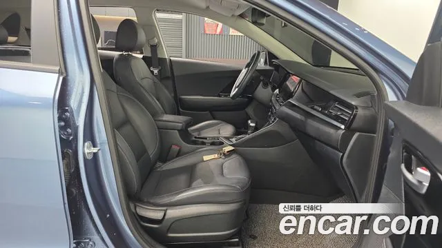 Kia Niro 2022 — фото 11