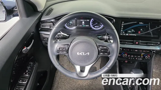 Kia Niro 2022 — фото 13
