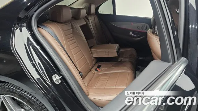 Mercedes-Benz E-Class 2020 — фото 12