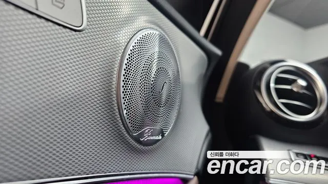 Mercedes-Benz E-Class 2020 — фото 19
