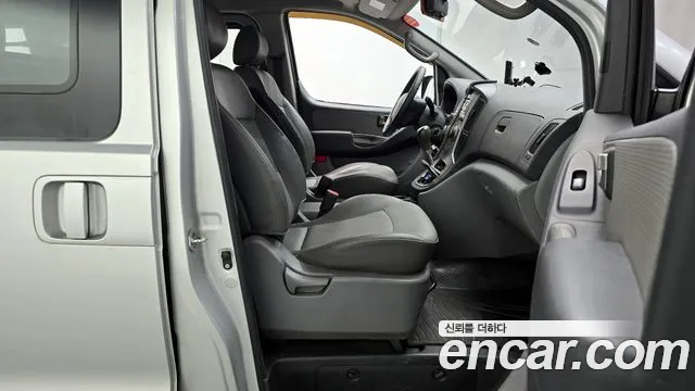 Hyundai Starex 2010 — фото 10