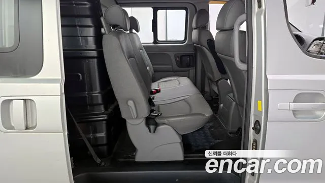 Hyundai Starex 2010 — фото 12