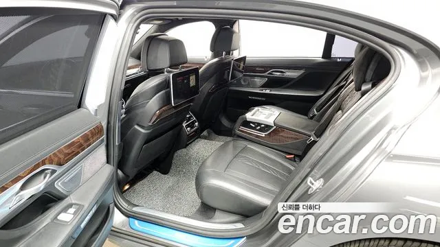 BMW 7-Series 2018 — фото 11