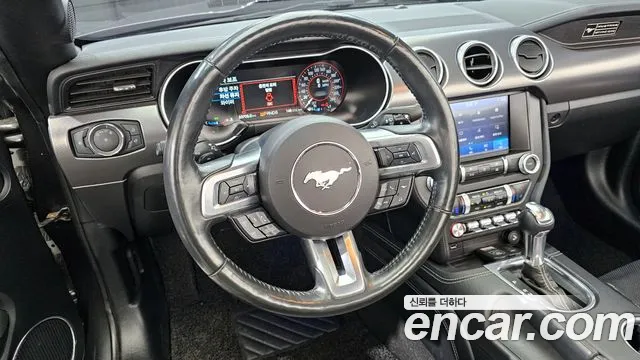 Ford Mustang 2020 — фото 13