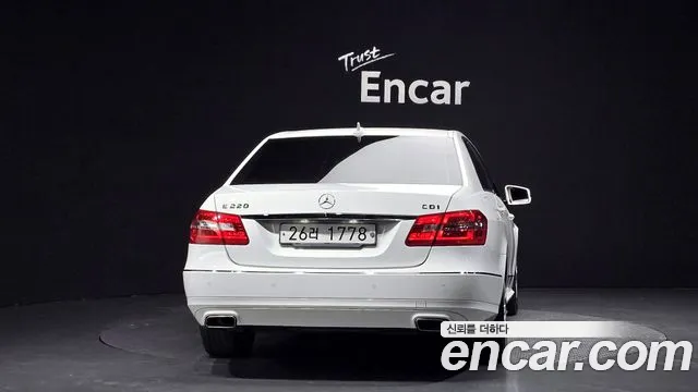 Mercedes-Benz E-Class 2013 — фото 4