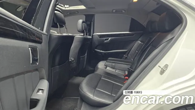 Mercedes-Benz E-Class 2013 — фото 12