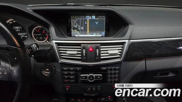 Mercedes-Benz E-Class 2013 — фото 15