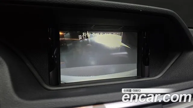 Mercedes-Benz E-Class 2013 — фото 16