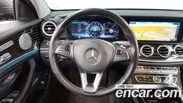 Mercedes-Benz E-Class 2018 — фото 13
