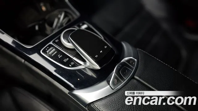 Mercedes-Benz C-Class 2019 — фото 19