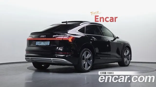 Audi e-tron 2021 — фото 2