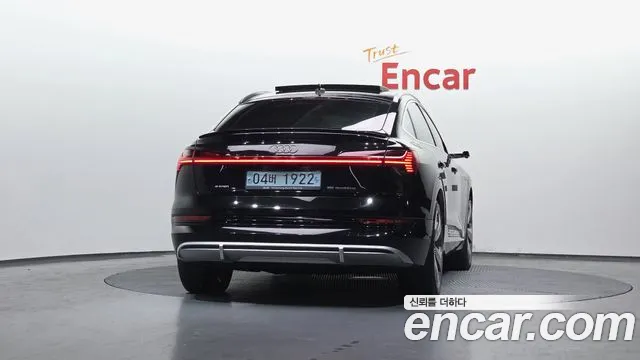 Audi e-tron 2021 — фото 4