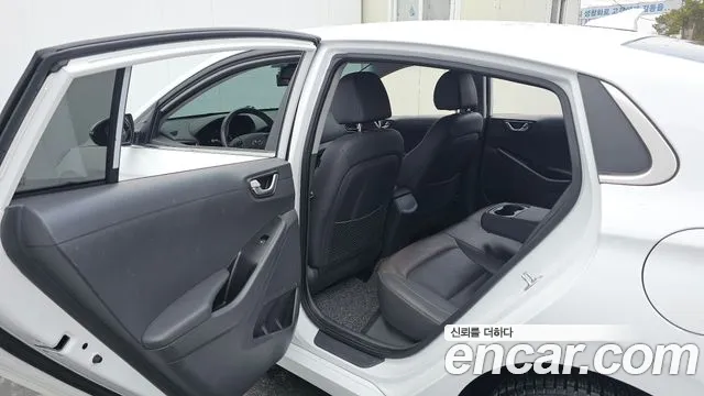 Hyundai Ioniq 2019 — фото 12