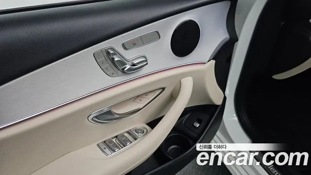 Mercedes-Benz E-Class 2021 — фото 19
