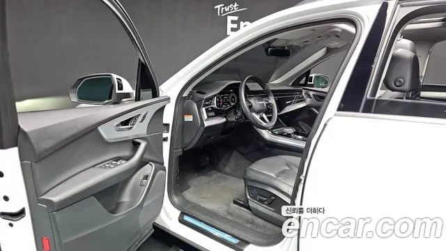 Audi Q7 2021 — фото 10