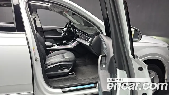Audi Q7 2021 — фото 11