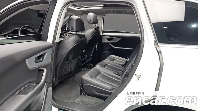 Audi Q7 2021 — фото 12