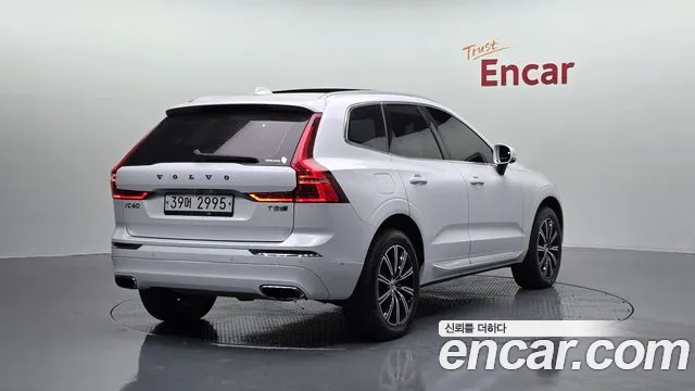 Volvo XC60 2019 — фото 2